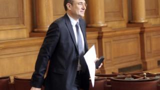 Борислав Гуцанов: Президентът Плевнелиев да подава оставка