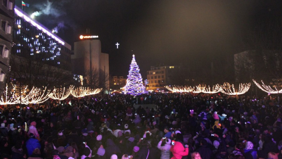 С шествие палят коледните светлини в Благоевград | StandartNews.com
