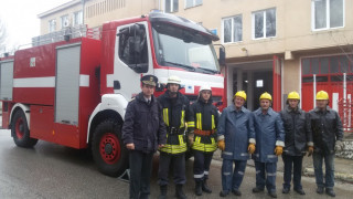 Пожарникари и доброволци от Крумовград се справиха съвместно с аварийна ситуация
