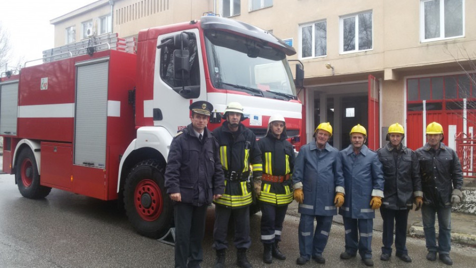 Пожарникари и доброволци от Крумовград се справиха съвместно с аварийна ситуация | StandartNews.com