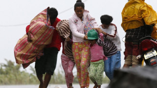 Масова евакуация на Филипините заради тайфуна Хагупит