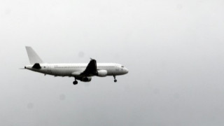 Самолет се приземи аварийно заради пътници с прилошаване