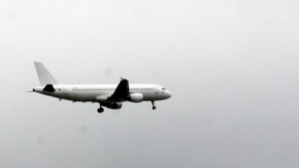 Самолет се приземи аварийно заради пътници с прилошаване | StandartNews.com