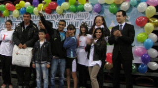 Мега коледен празник за децата сираци в "Арена Армеец"