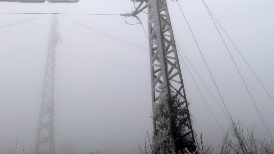 Пренасят стълб на далекопровод край Белоградчик с хеликоптер | StandartNews.com