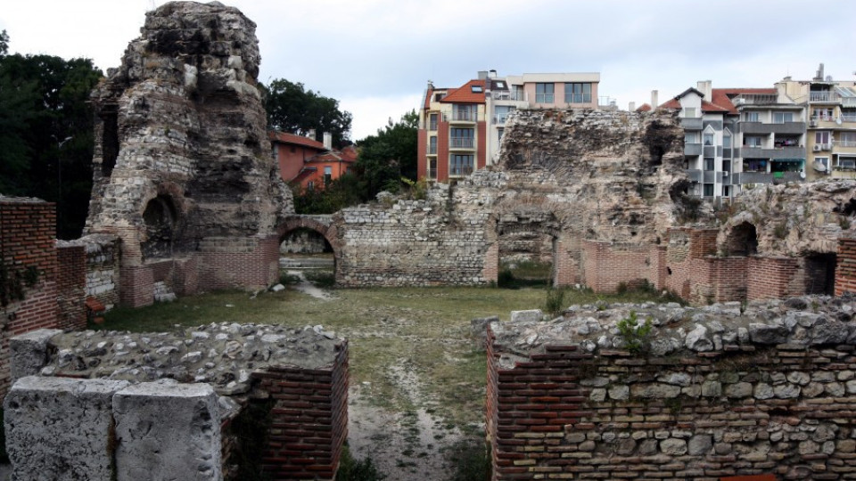 Зумба за възстановяване на малките Римски терми | StandartNews.com