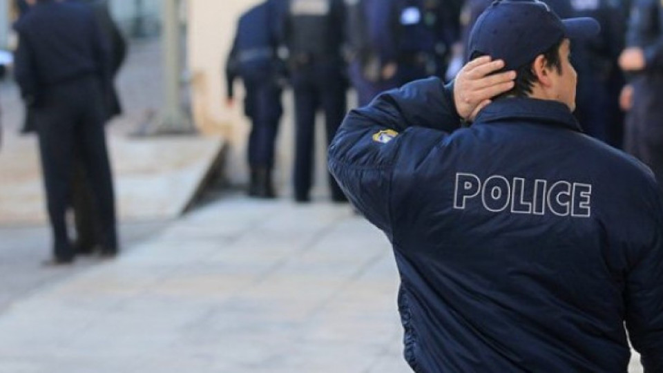 Обезвредиха бомба пред банка в Атина | StandartNews.com
