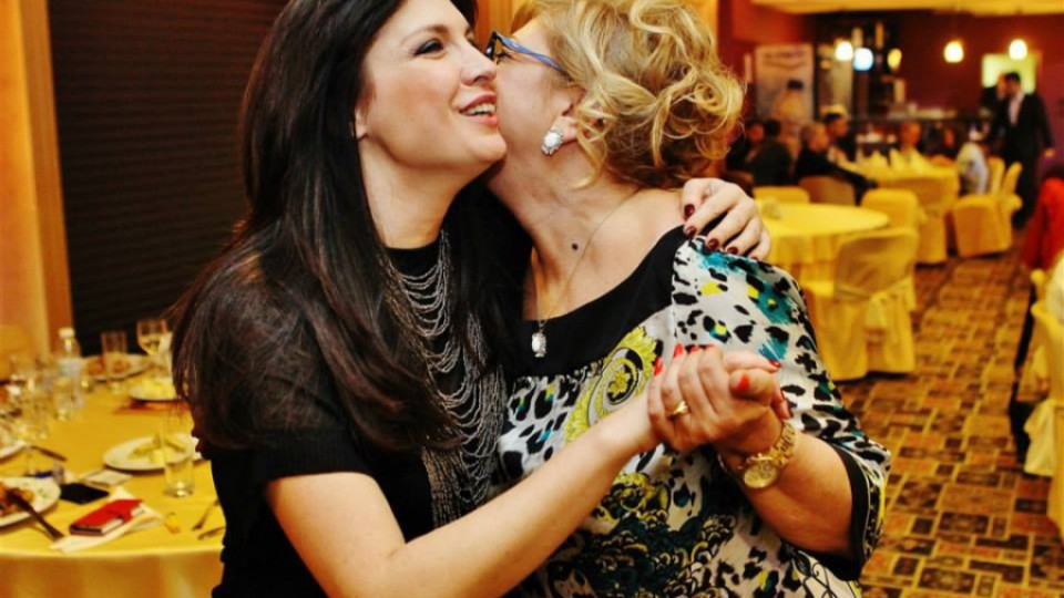 Калканджиева продаде целувка | StandartNews.com