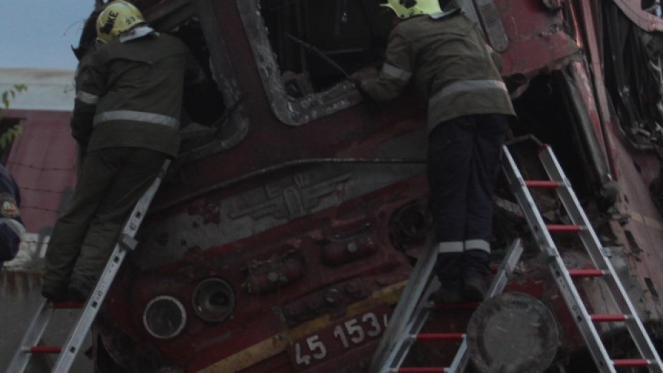 Влак се блъсна в автомобил и се запали | StandartNews.com