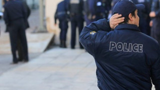 Разследват стрелба пред посолството на Израел в Атина