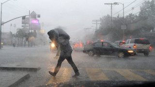 150 хил. калифорнийци без ток заради силна буря, има загинали