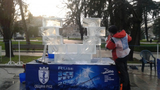 Огромни фигури от кристален лед на RUSE ICE FEST