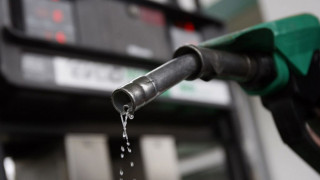 Нефтът в Ню Йорк падна под 58 долара за барел