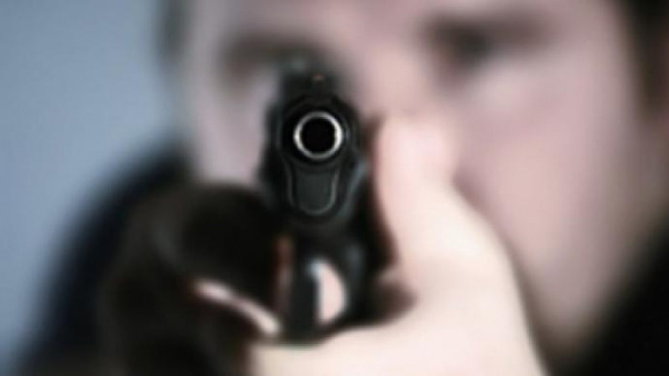 Мъж застреля роднините си и се барикадира във Филаделфия | StandartNews.com