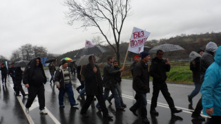 Ловен протест придобива политическа окраска