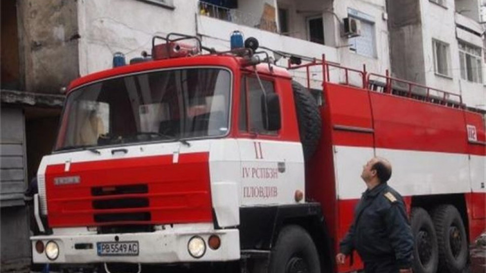 Локомотив изгоря при пожар, машинистът избяга от огъня | StandartNews.com