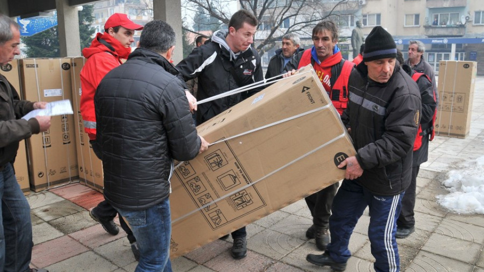 „Кока-Кола" направи дарения на пострадали от наводненията в Берковица и Георги Дамяново | StandartNews.com