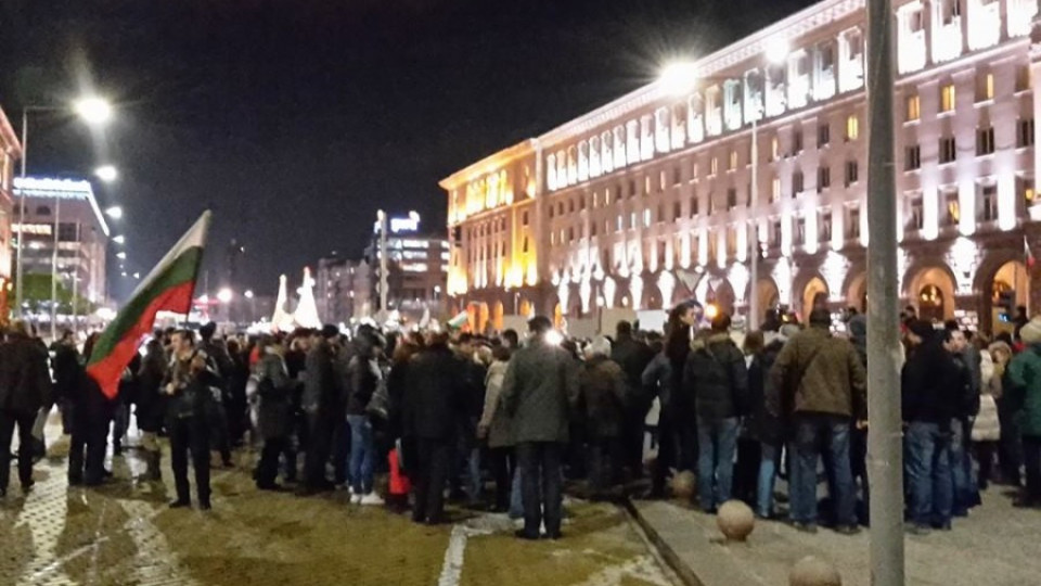 Протест срещу промените в пенсионните фондове блокира Жълтите павета | StandartNews.com