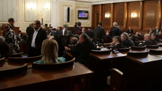 Парламентът гледа бюджетите за здраве, за пенсии и държавния