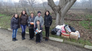 Ученици помогнаха на бедно семейство