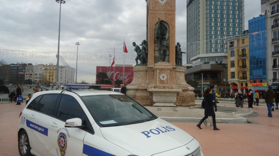 Полицейска обсада на площад "Таксим" | StandartNews.com