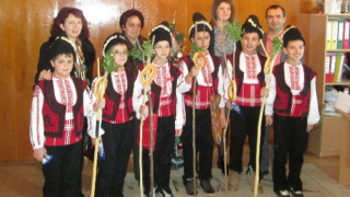 Коледарчета поздравиха екипа на кмета на Кърджали Хасан Азис