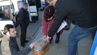 Холандци дариха храни на нуждаещи се в Сандански