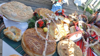 В Турлашко пекат три вида хляб за Коледа