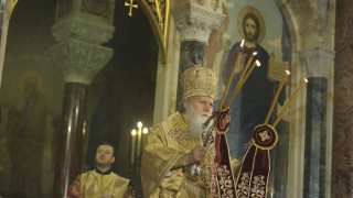 Стотици присъстваха на литургията в "Св. Александър Невски"