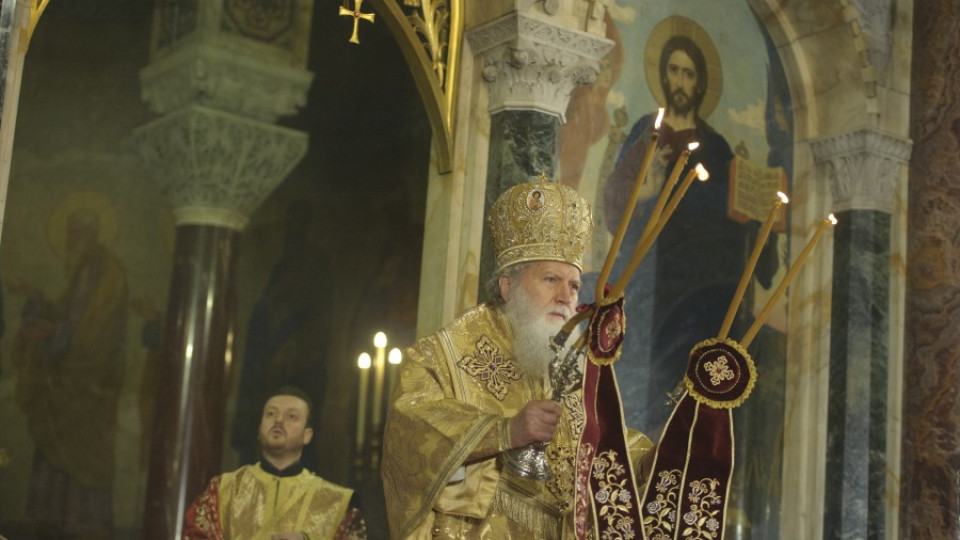 Стотици присъстваха на литургията в "Св. Александър Невски" | StandartNews.com