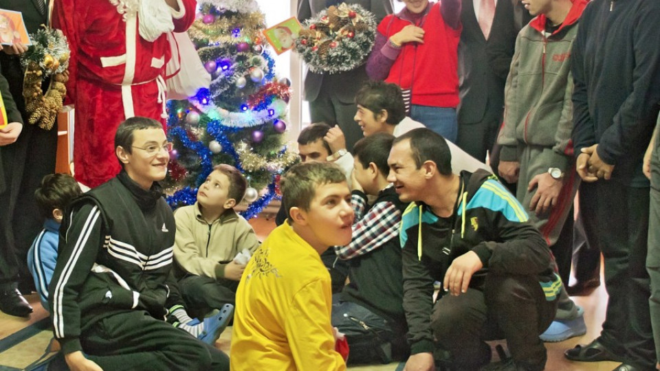 "Кемпински" подари вълшебна Коледа на деца с увреждания в Банско | StandartNews.com