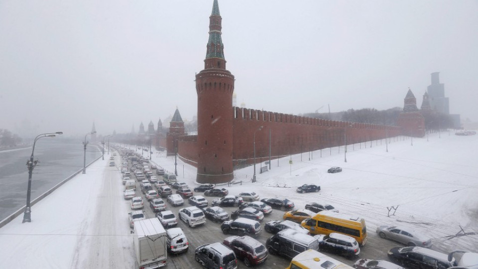 Снежна буря блокира Москва | StandartNews.com