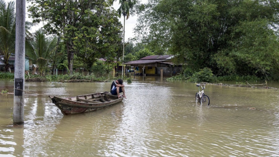 Евакуираха над 100 хил. души в Малайзия заради наводнения | StandartNews.com