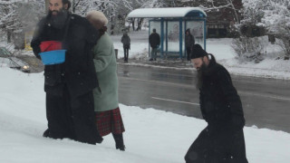 Температурите падат още в неделя