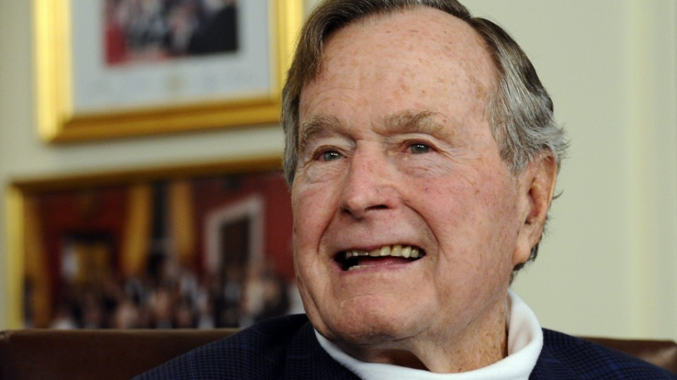 Джордж Буш-старши остава в болница | StandartNews.com