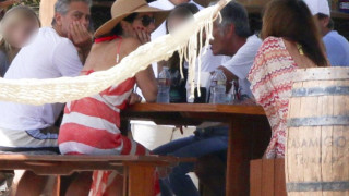Клуни и Аламудин събират тен в Мексико