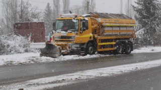 132 машини чистят снега в столицата