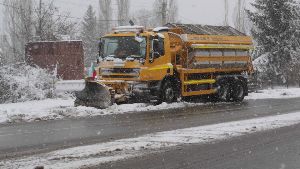 132 машини чистят снега в столицата | StandartNews.com
