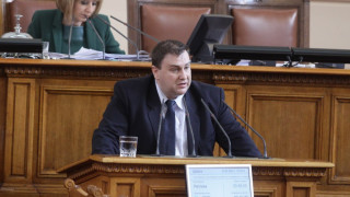 Евродепутатът Емил Радев заведе 25 деца на кино