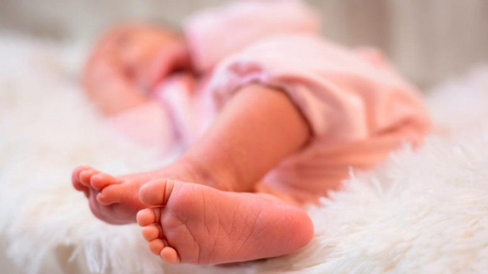 Майката на първото бебe, родено в Бургас за 2015 г., го изостави | StandartNews.com