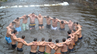 Вият хоро на Богоявление и в Казанлък