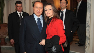 Франческа била шута на Берлускони