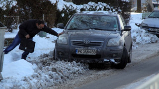 Стръмните улици в София са обработени срещу лед