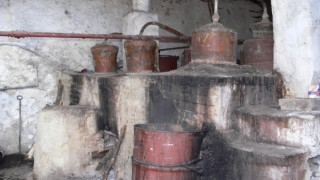 Задигнаха 200 литра домашна ракия