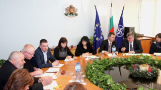 Министър Петкова помага за намиране на работа за хората от „Чукурово“
