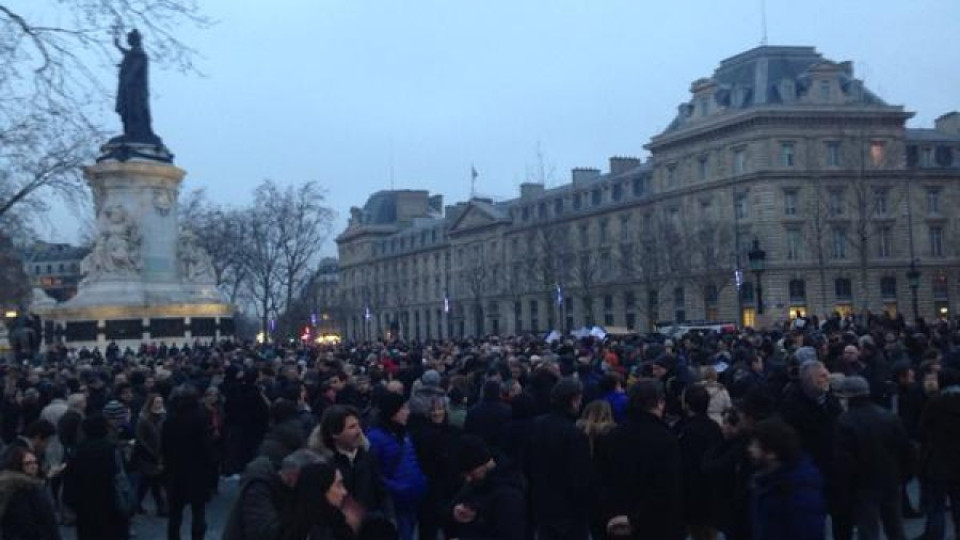 В Париж се събират на митинг, за да осъдят атентата | StandartNews.com
