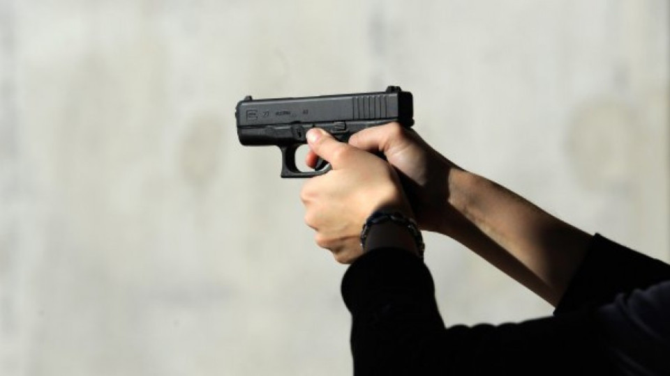 Абитуриент заплашва с пистолет | StandartNews.com