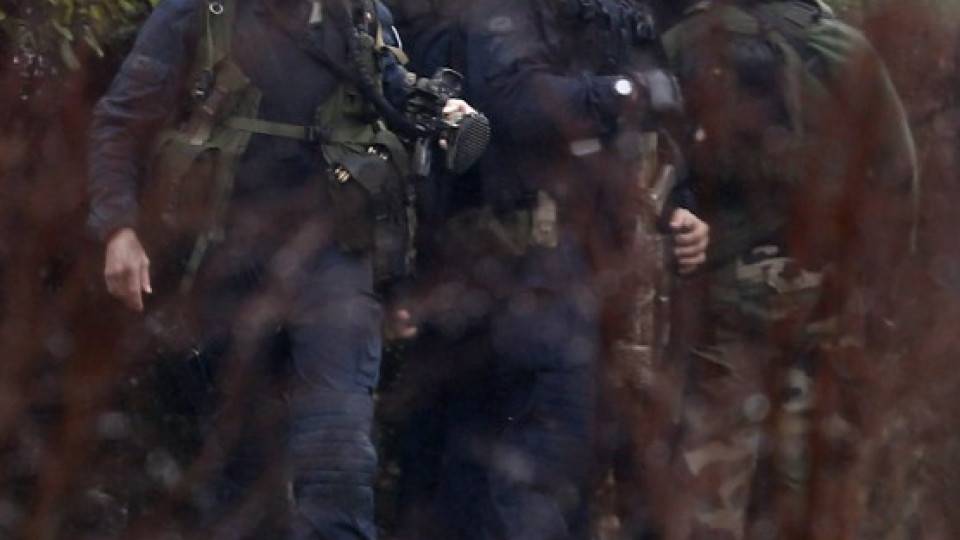 Стрелецът от Монруж взе заложници в магазин в Източен Париж | StandartNews.com