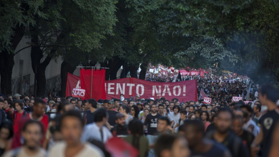 Масови протести в Сао Пауло заради скок на цените в градския транспорт | StandartNews.com