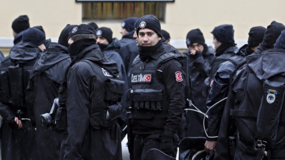 Истанбул се размина с двоен бомбен атентат (ОБЗОР) | StandartNews.com